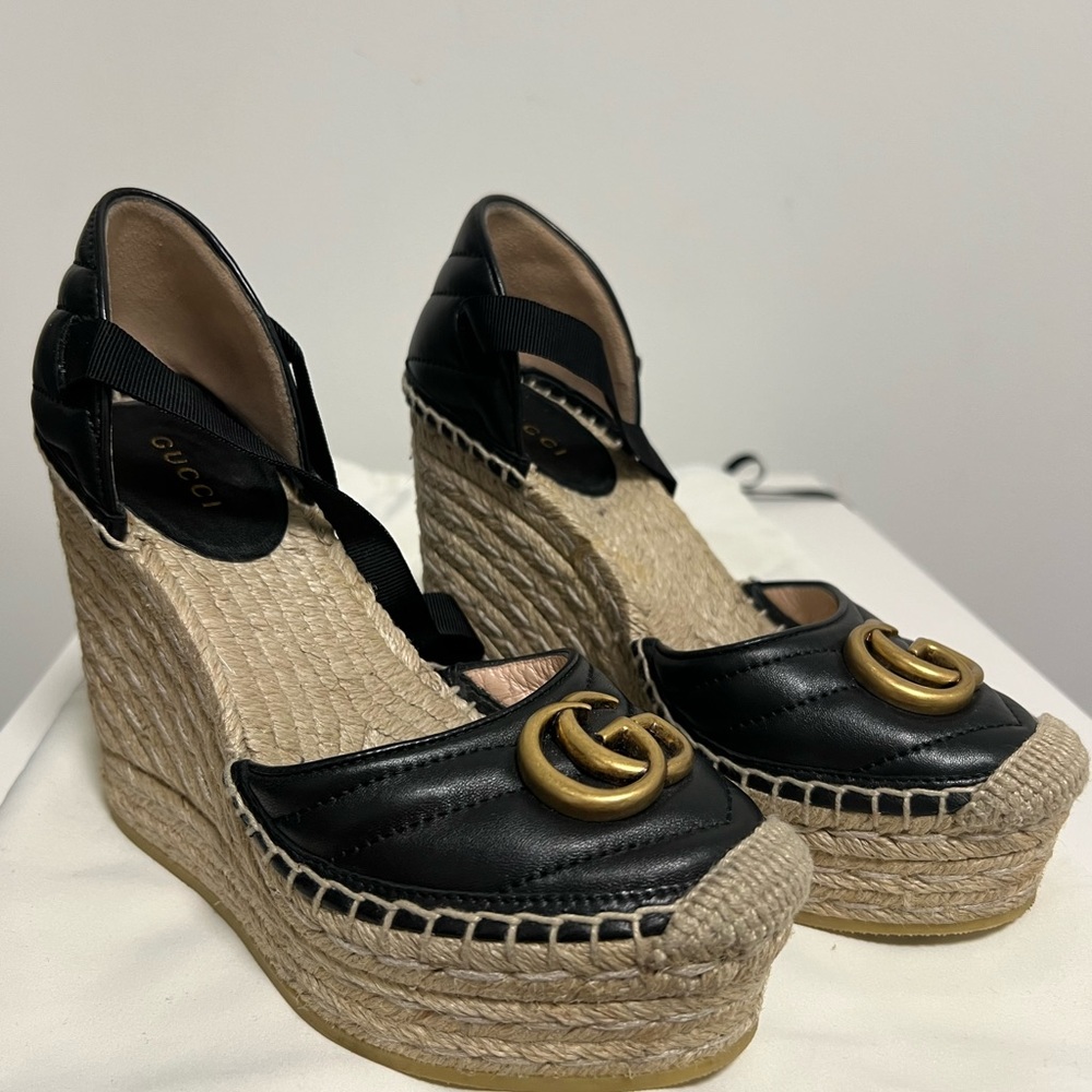 Gucci Leather Platform Espadrille 
Size 34 
Black